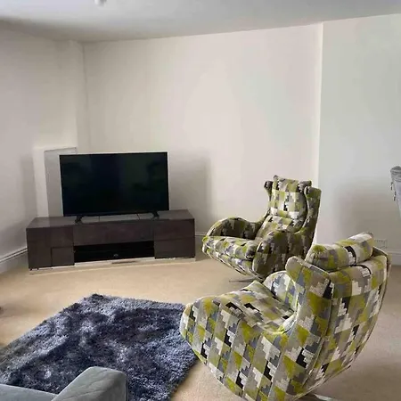South Lakes Spacious 3 Bed G/f *