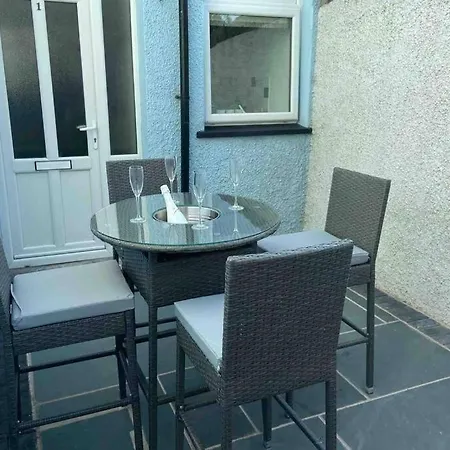 South Lakes Spacious 3 Bed G/f Apartment *