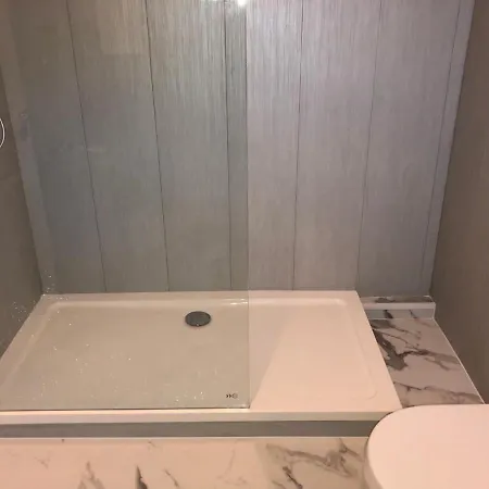 South Lakes Spacious 3 Bed G/f Apartment *