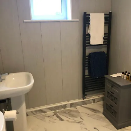 South Lakes Spacious 3 Bed G/f Apartment