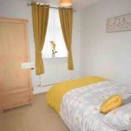 South Lakes Spacious 3 Bed G/f Apartment